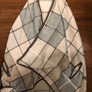 NWT Cuddle Duds Plaid Fleece Shawl